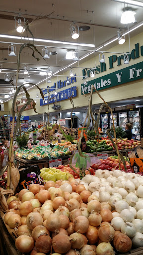Supermarket «Food Fair La Gran Marqueta», reviews and photos, 946 Market St, Paterson, NJ 07513, USA