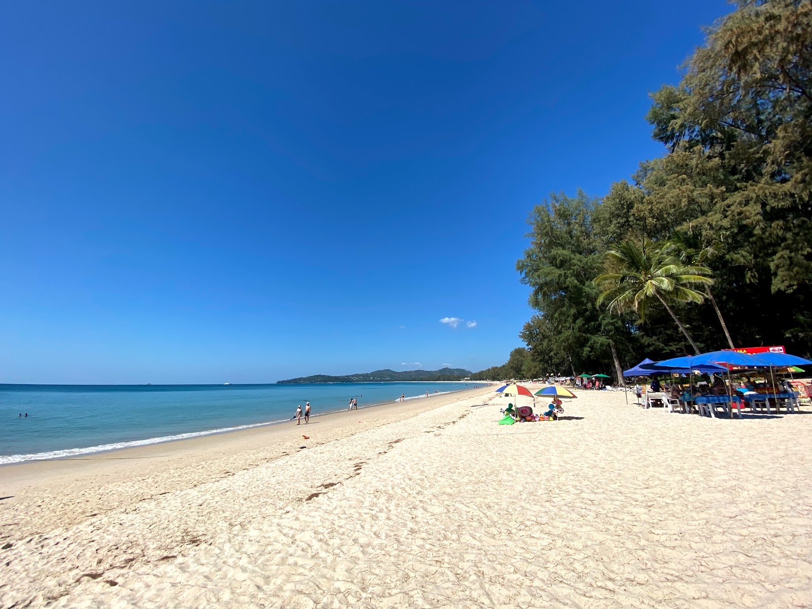 Photo de Plage de Bang Tao avec sable fin et lumineux de surface