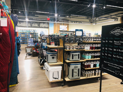 Clothing Store «L.L. Bean», reviews and photos, 25225 Cedar Rd, Lyndhurst, OH 44124, USA