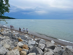 Fort Sheridan Beach'in fotoğrafı geniş bir kıyı şeridi ile birlikte