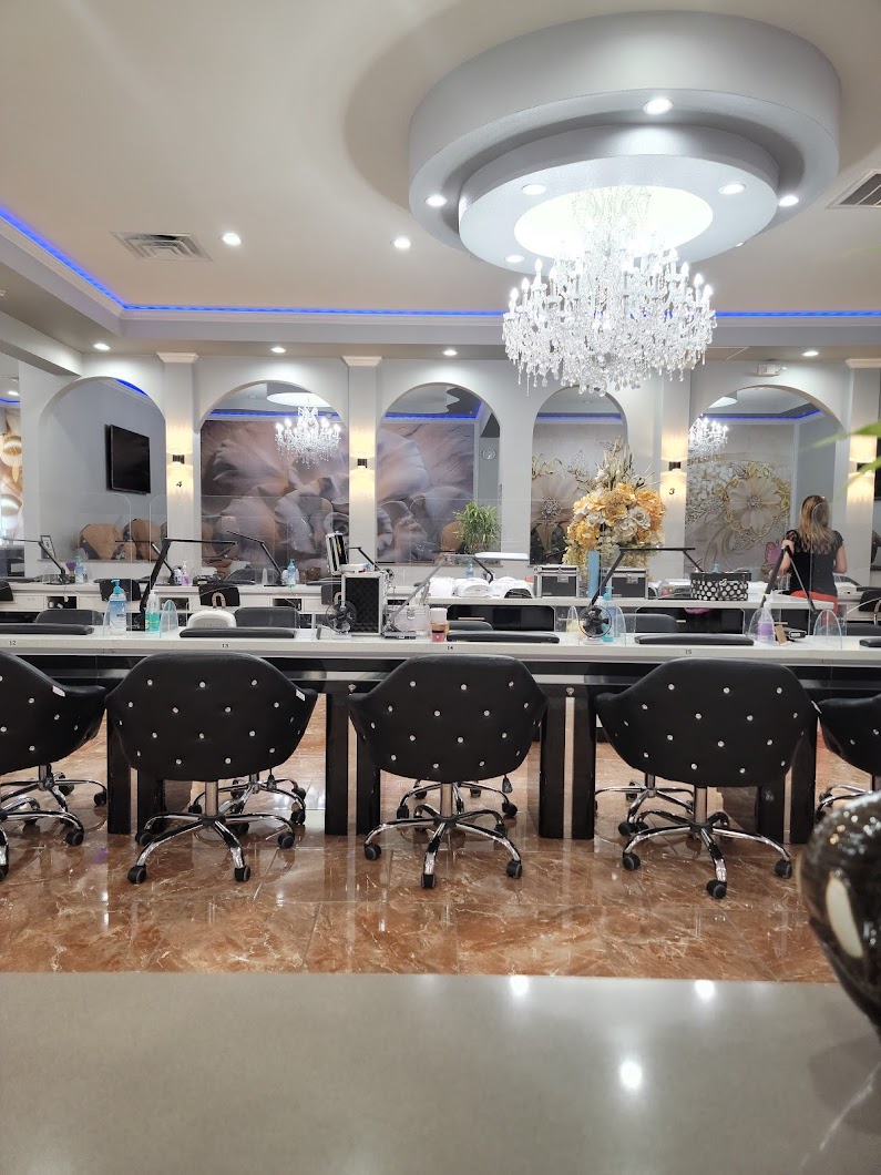 Grand Lux Nails Spa & Lounge