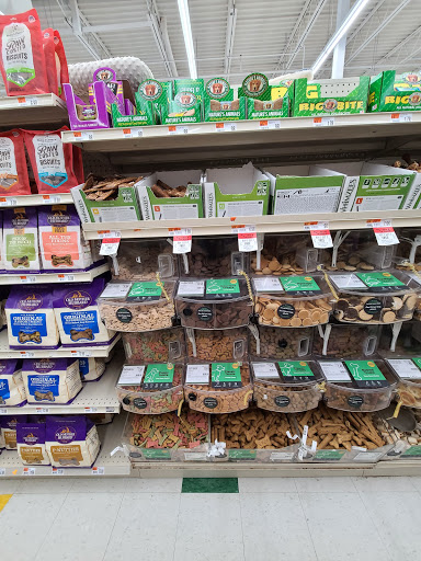 Pet Supply Store «Pet Supplies Plus», reviews and photos, 6845 Highland Rd, White Lake, MI 48383, USA