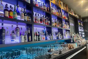 NIKOS lifestyle bar image