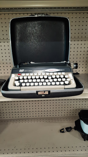 Thrift Store «St. Vincent De Paul Thrift Store», reviews and photos, 13986 Manchester Rd, Ballwin, MO 63011, USA