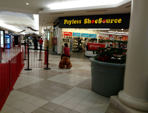 Shopping Mall «Market Place Shopping Center», reviews and photos, 2000 N Neil St, Champaign, IL 61820, USA