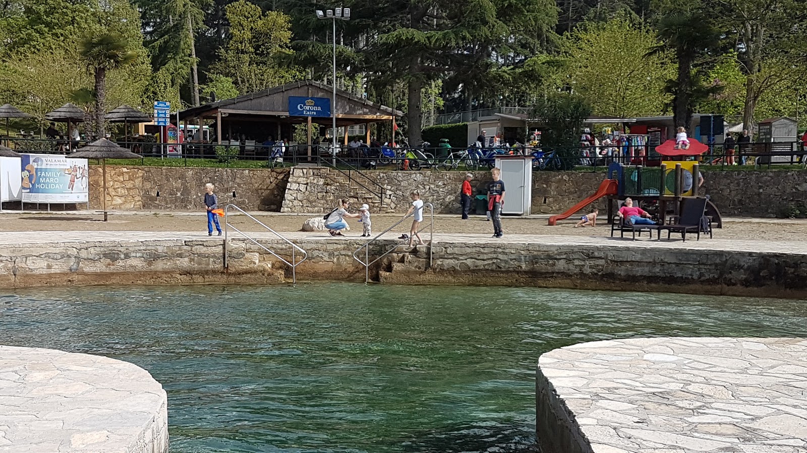 Φωτογραφία του Jedro beach - δημοφιλές μέρος μεταξύ λάτρεις της χαλάρωσης