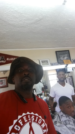 Barber Shop «Fatheadz Barber Shop», reviews and photos, 2516 Paul W Bryant Dr, Tuscaloosa, AL 35401, USA