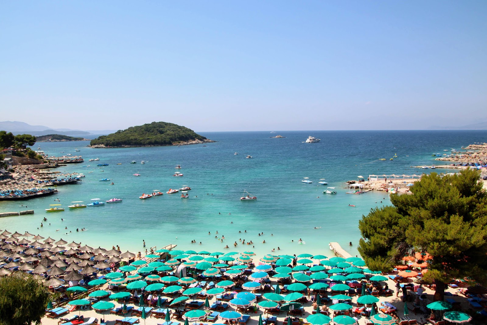 Fotografija Ksamil plaža z majhen zaliv