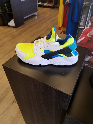 Shopping Mall «Liberty Court Shopping Center», reviews and photos, 8660 Liberty Rd, Randallstown, MD 21133, USA