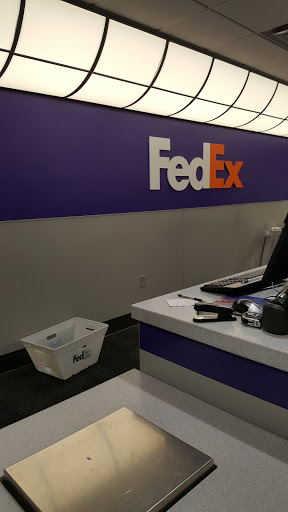 Shipping and Mailing Service «FedEx Ship Center», reviews and photos, 10601 Murdock Dr, Knoxville, TN 37932, USA