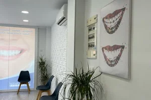 Clínica Dental Dentaclin image
