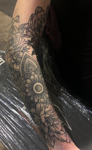 Tattoo Shop «Family Tradition Tattoo Parlour», reviews and photos, 118 S Meridian, Puyallup, WA 98371, USA