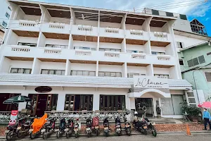 Le Charme Vientiane Hotel image
