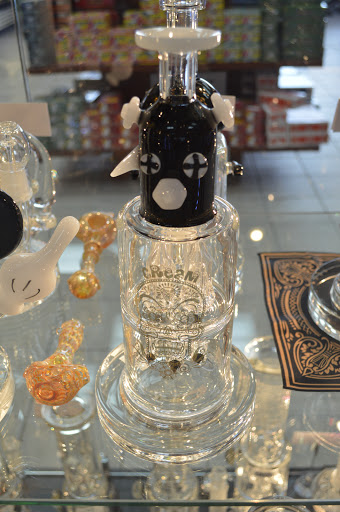 Tobacco Shop «American Smoke & Vape», reviews and photos, 217 E Army Trail Rd, Glendale Heights, IL 60139, USA