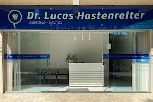 Dentista Dr. Lucas Hastenreiter | Consultório Odontológico image
