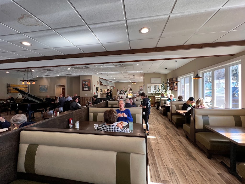 Huxley’s Bookmark Cafe 06450