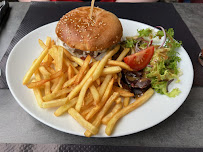 Hamburger du Restaurant français L'Arbalète à Murol - n°8