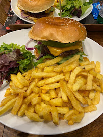 Hamburger du Restauration rapide French Cantine O'Parinor I Basserie I Burger à Aulnay-sous-Bois - n°18