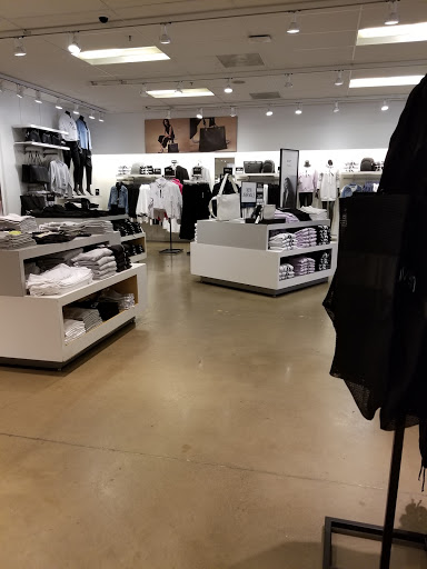 Clothing Store «Banana Republic», reviews and photos, 241 Fort Evans Rd NE, Leesburg, VA 20176, USA