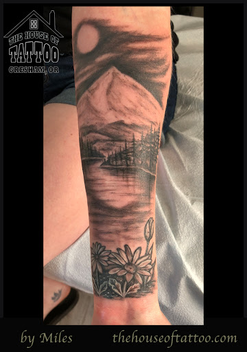 Tattoo Shop «House of Tattoo», reviews and photos, 825 Mt Hood Hwy, Gresham, OR 97080, USA