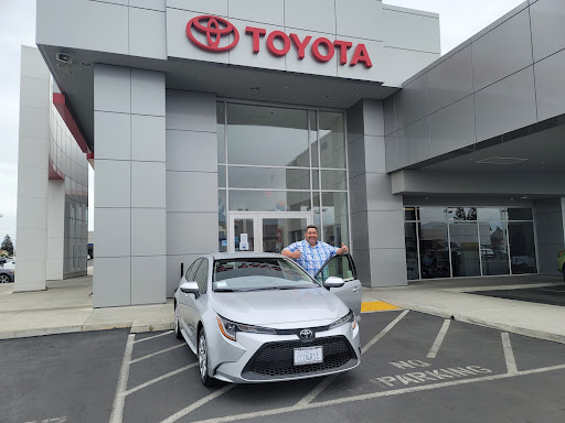 Toyota Dealer «Toyota Town of Stockton», reviews and photos, 2150 E Hammer Ln, Stockton, CA 95210, USA
