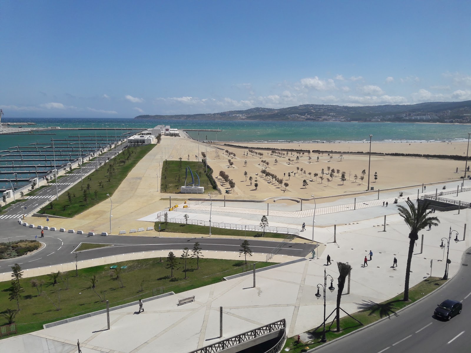 Photo de Plage de Tanger avec baie spacieuse