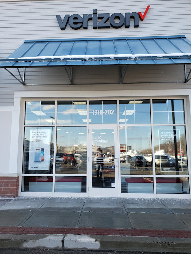 Cell Phone Store «Verizon Authorized Retailer / RW - Guilford CT», reviews and photos, 1919 Boston Post Rd #202, Guilford, CT 06437, USA