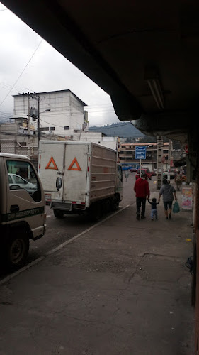Av. Mariscal Sucre y, Av. Ajaví, Quito 170606, Ecuador