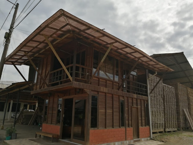 ASERRADERO Y CARPINTERIA "LOS LAURELES" Construcción de casas de madera Tena Ecuador - Tena