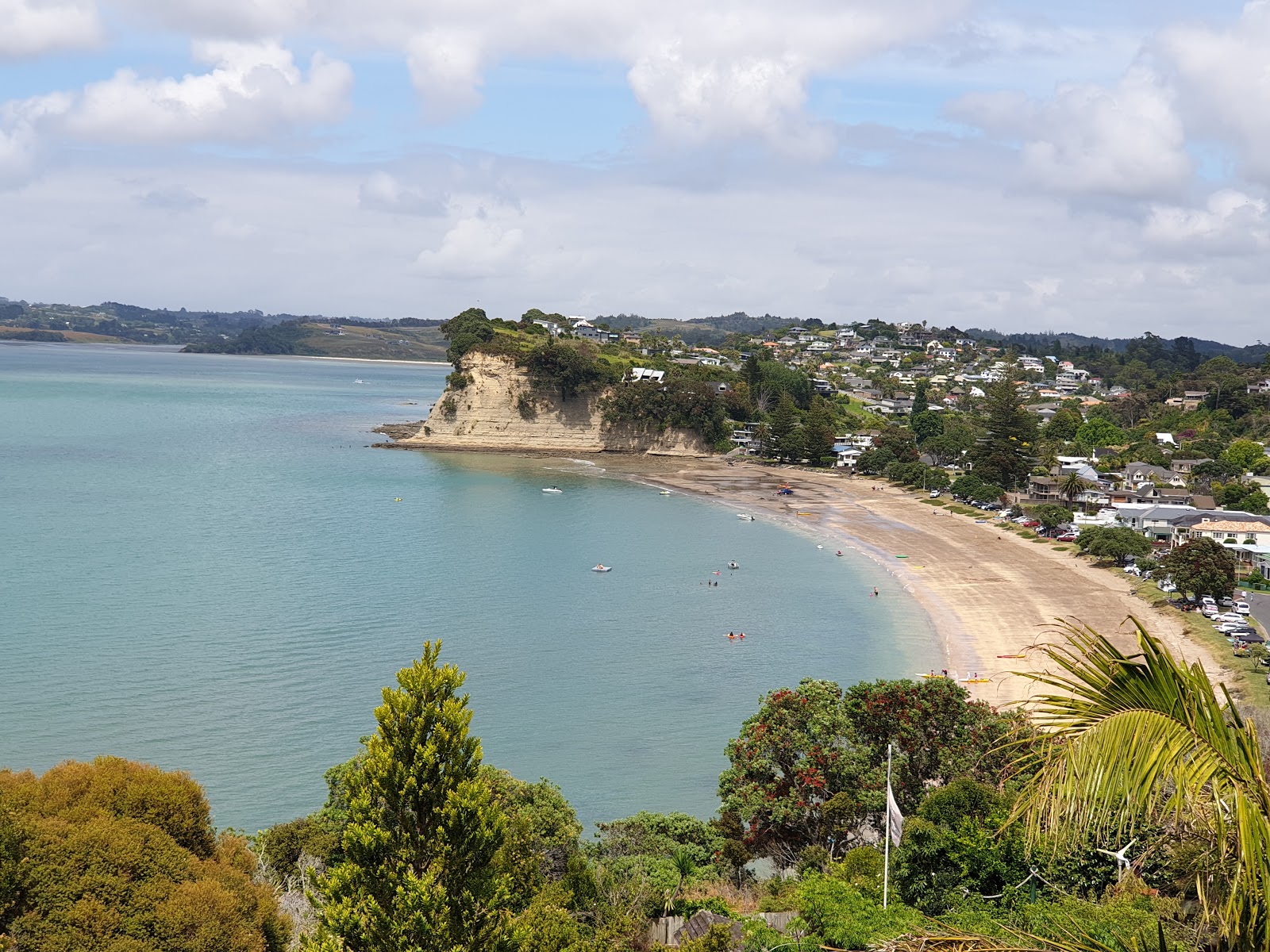 Arkles Bay Beach'in fotoğrafı geniş bir kıyı şeridi ile birlikte