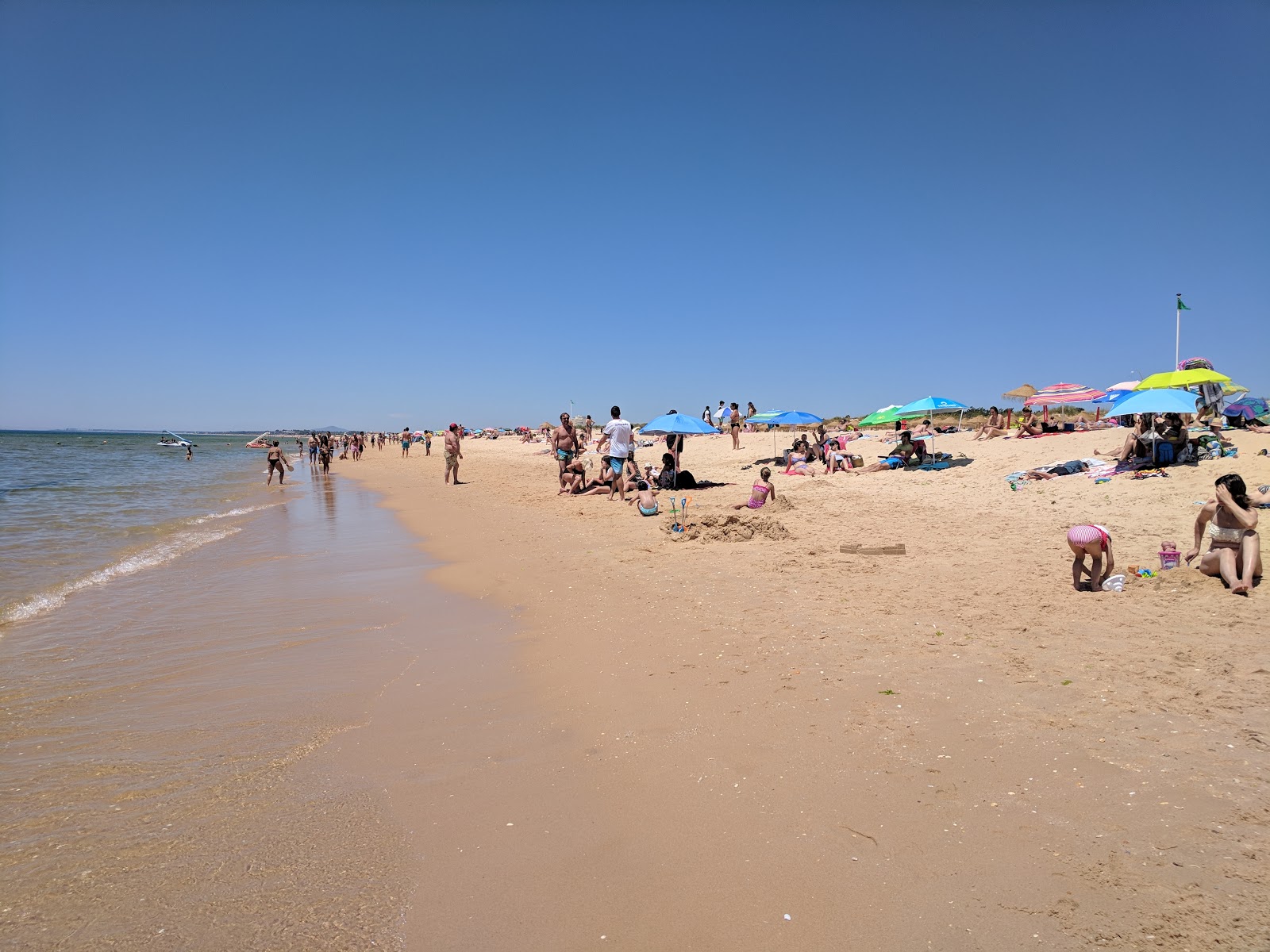 Foto von Verde Strand mit langer gerader strand