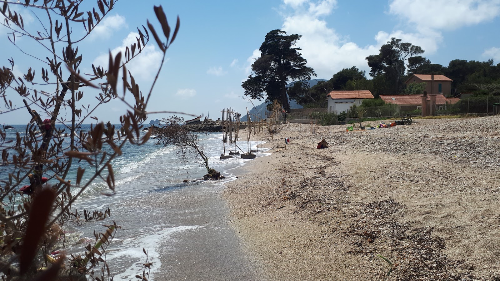 Foto von Plage de la Verne mit kleine bucht