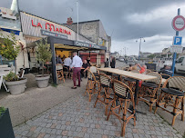 Atmosphère du Restaurant La Marina à Port-en-Bessin-Huppain - n°12
