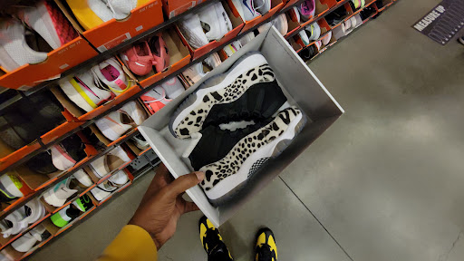 Sportswear Store «Nike East Los Angeles», reviews and photos, 4585 Whittier Blvd, East Los Angeles, CA 90022, USA