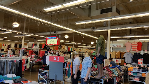 Clothing Store «Old Navy», reviews and photos, 25650 The Old Rd, Valencia, CA 91381, USA