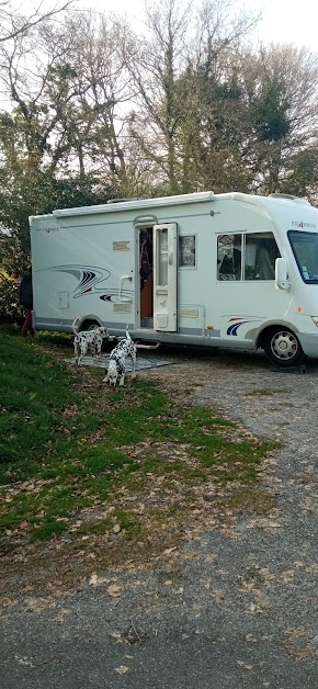 aire de camping car à Glomel ( )