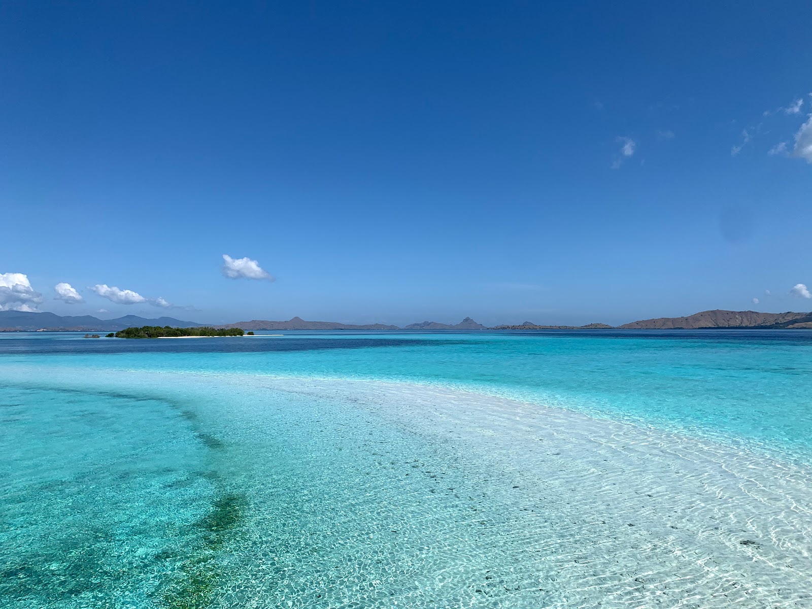 Zdjęcie Katangan Sandbank z powierzchnią różowy piasek