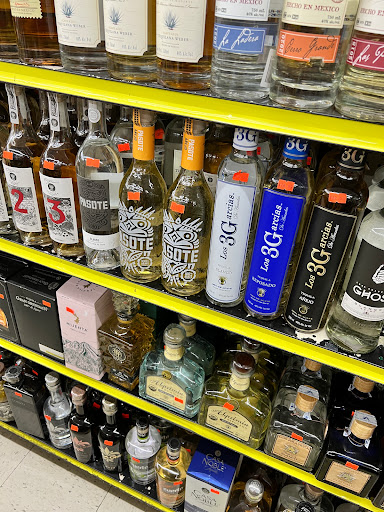 Liquor Store «Royal Food & Liquor», reviews and photos, 335 E Indian Trail, Aurora, IL 60505, USA
