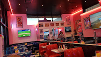 Atmosphère du Restaurant américain Memphis - Restaurant Diner à Le Vieil-Évreux - n°15
