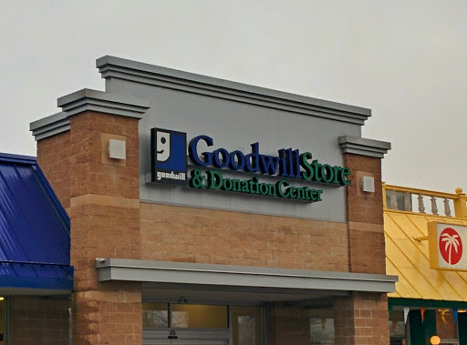 Thrift Store «Goodwill Store & Donation Center», reviews and photos, 675 W North Ave, Elmhurst, IL 60126, USA