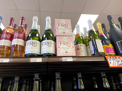 Liquor Store «Curtis Liquors - Weymouth», reviews and photos, 486 Columbian St, Weymouth, MA 02190, USA