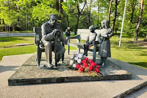 Pomnik Józefa Piłsudskiego image
