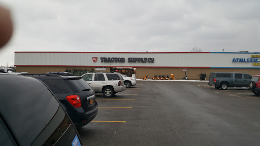 Home Improvement Store «Tractor Supply Co.», reviews and photos, 6015 S Transit Rd, Lockport, NY 14094, USA