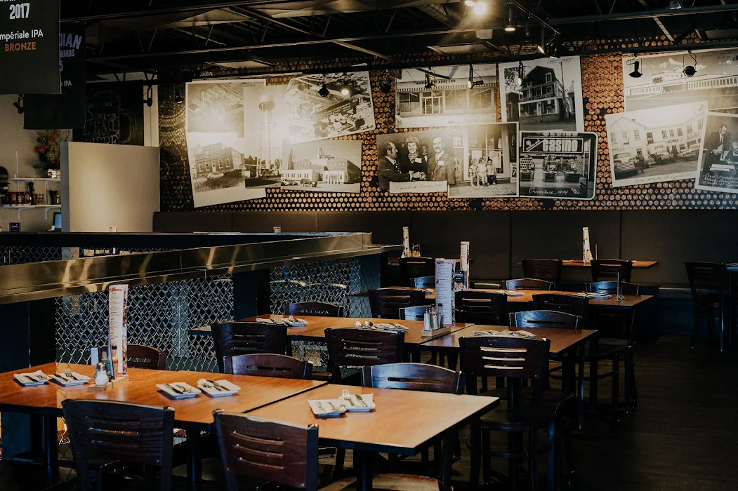 Photo of DIX 93 par Frampton Brasse - Resto-Pub in Sainte-Marie Québec