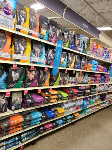 Pet Supply Store «PetSmart», reviews and photos, 89 Commercial Rd, Leominster, MA 01453, USA