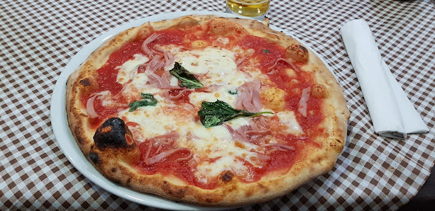 Pizzeria Lucci Srl Via della Stadera, 63, 80143 Napoli NA, Italia