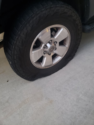 Tire Shop «Discount Tire Store - Surprise, AZ», reviews and photos, 16131 W Bell Rd, Surprise, AZ 85374, USA