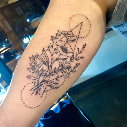 Explore spade tattoo ideas, creative tattoo ideas in Atlanta, available at Empyrean Tattoo Studio