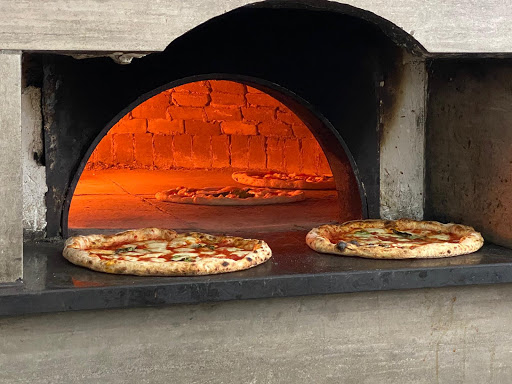 Attilio Mottola Pizzeria in Casaluce, Provincia di Caserta