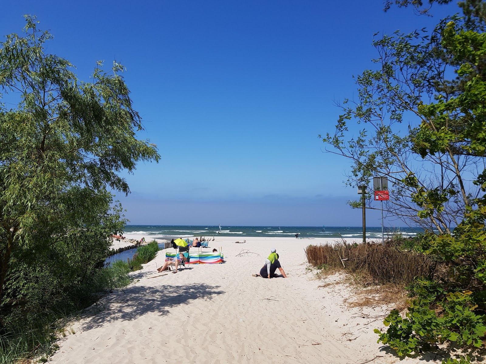 Plaża Karwia'in fotoğrafı - tatil için iyi evcil hayvan dostu nokta